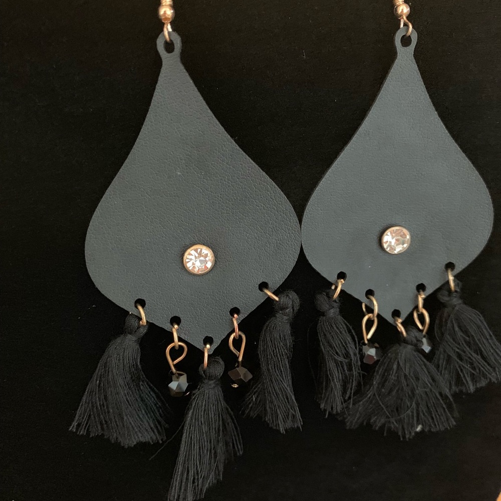 Leather earrings with rhinestone